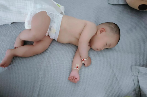 恩施三个月宝宝抬头不稳